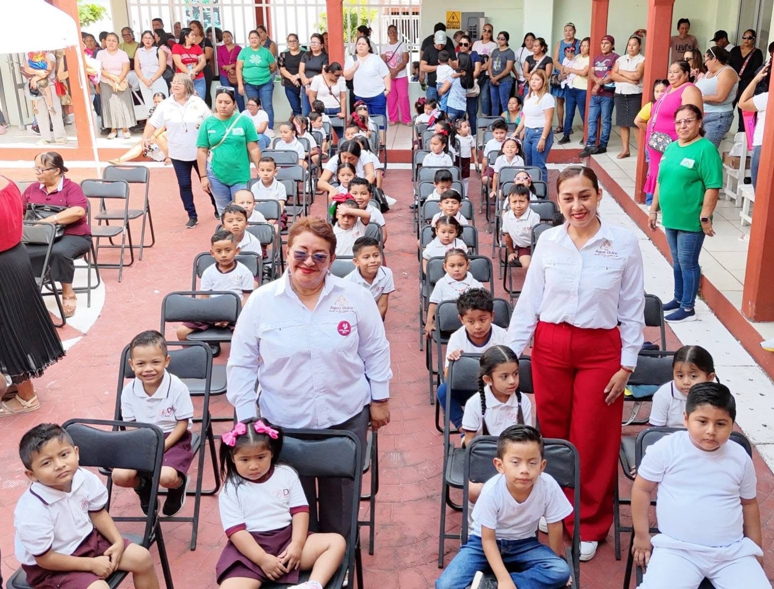 Impulsa DIF de Agua Dulce la nutrición infantil con entrega de desayunos en CAIC