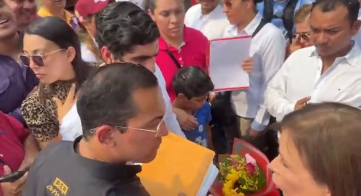 Alcalde de Agua Dulce gestiona dragado y rehabilitación de carretera ante Rocío Nahle