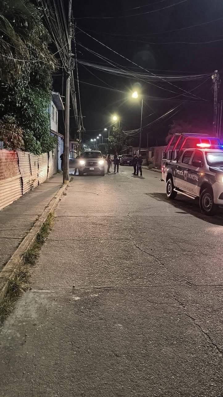 Hallan sin vida a dos mujeres en calles de Cosoleacaque; localizan camioneta con huellas de sangre