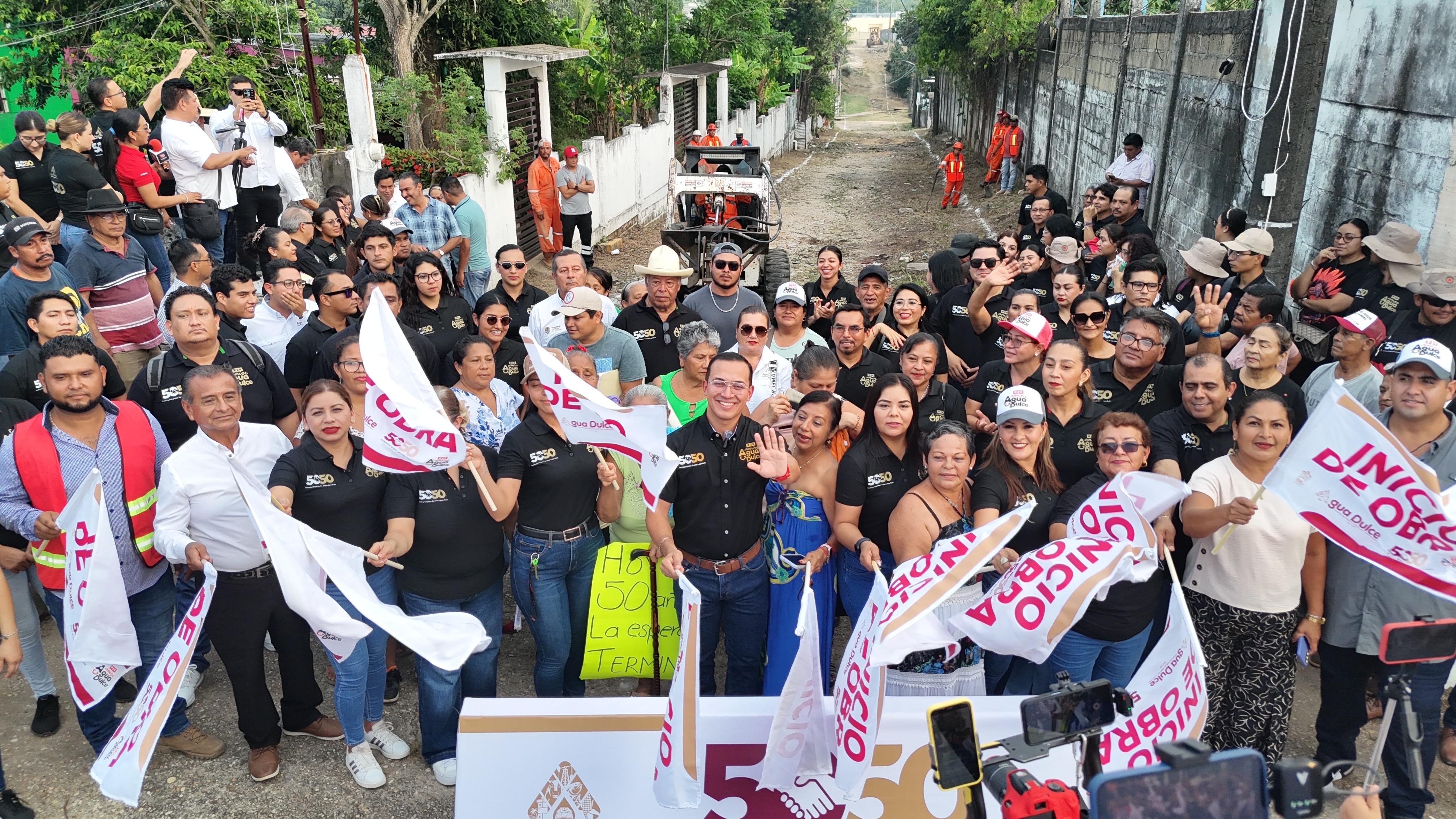 Inicia Ángel Delgado primera obra de pavimentación y cumple demanda histórica en la calle Reforma