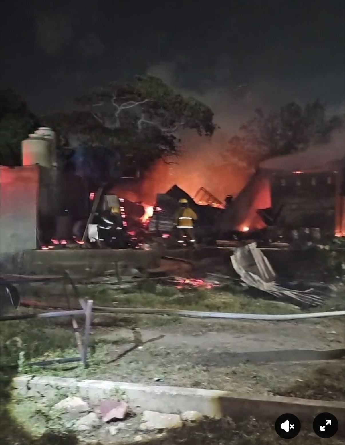 Se incendia carpintería en la colonia Rafael Hernández Ochoa